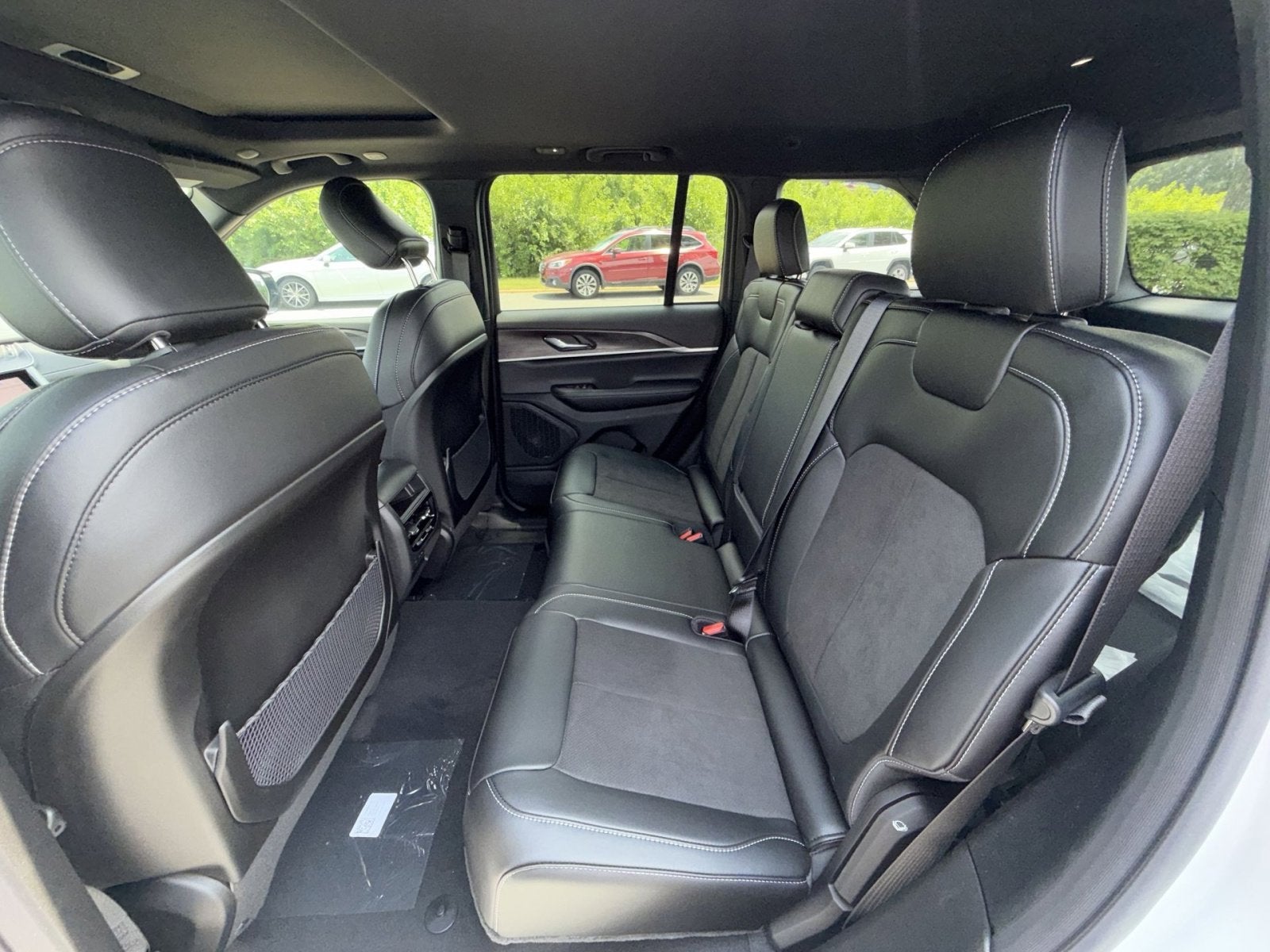 2026 Jeep Grand Cherokee Laredo Altitude