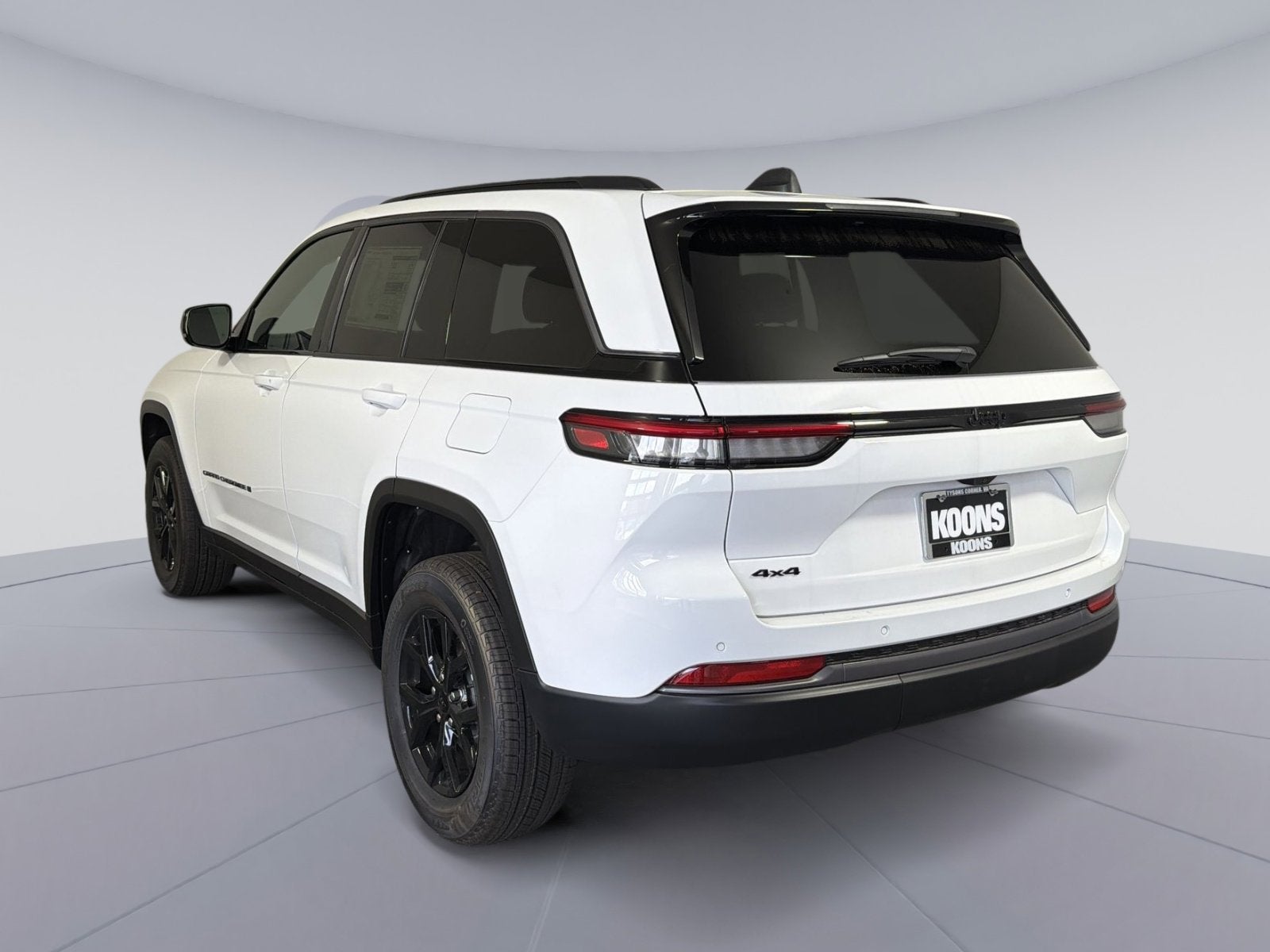 2026 Jeep Grand Cherokee Laredo Altitude