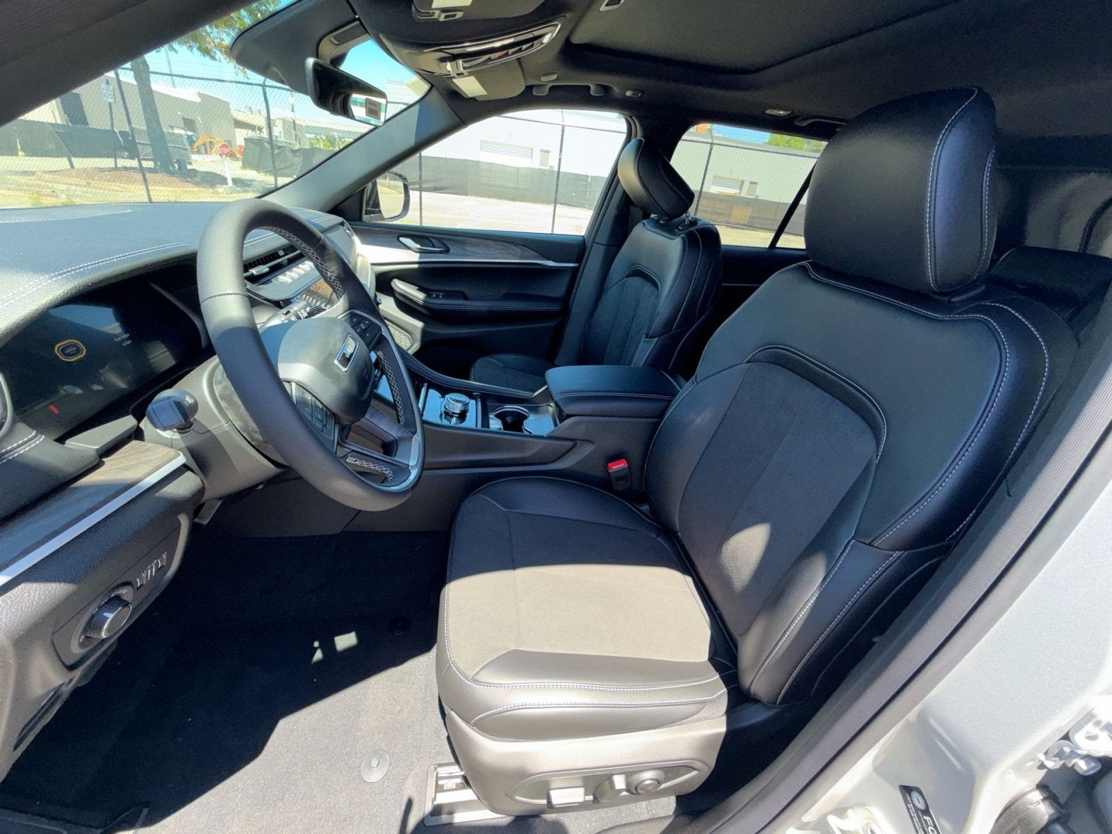 2026 Jeep Grand Cherokee Altitude