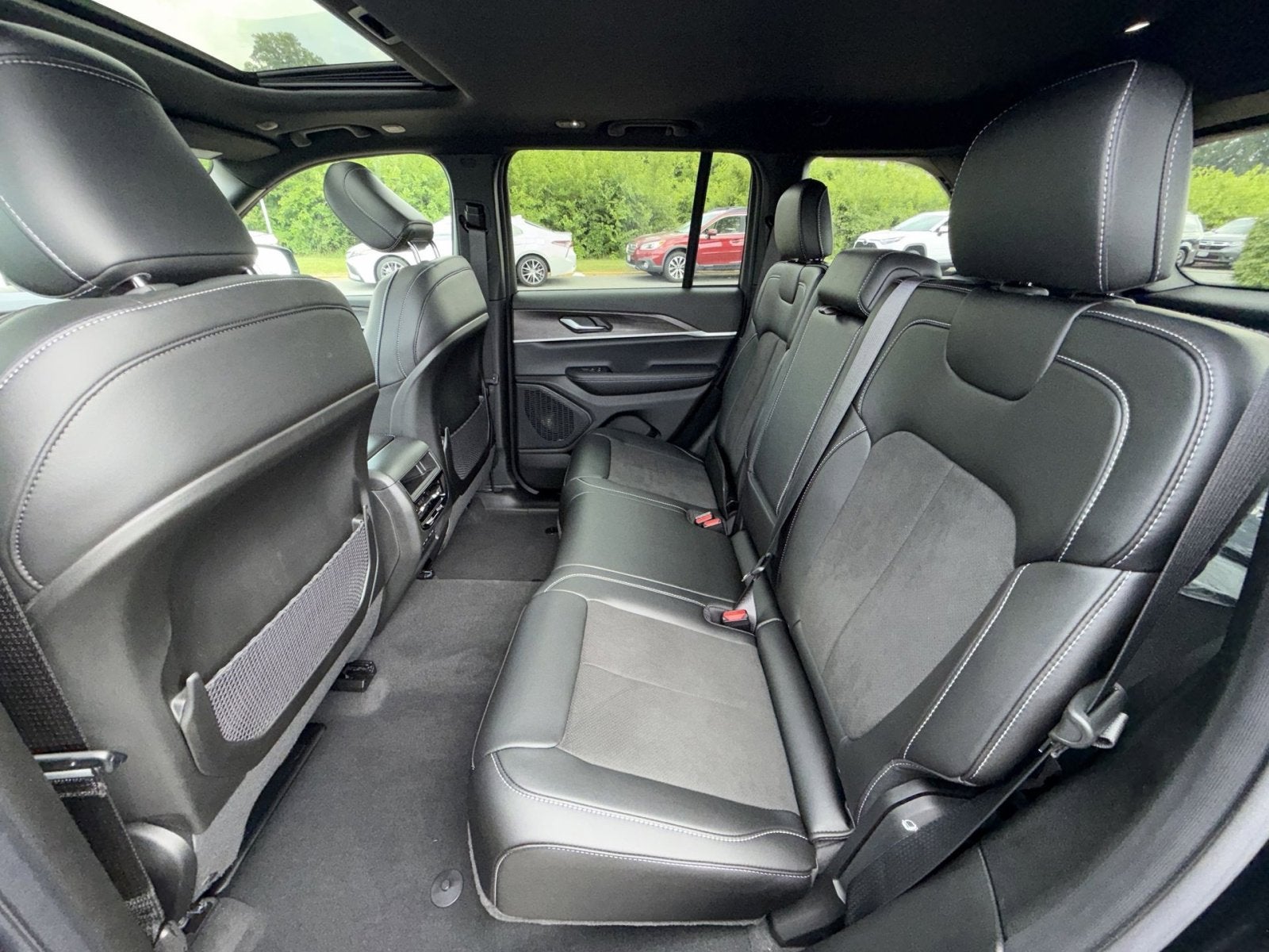 2026 Jeep Grand Cherokee Laredo Altitude