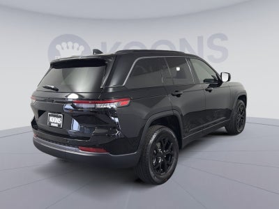 2026 Jeep Grand Cherokee Laredo Altitude