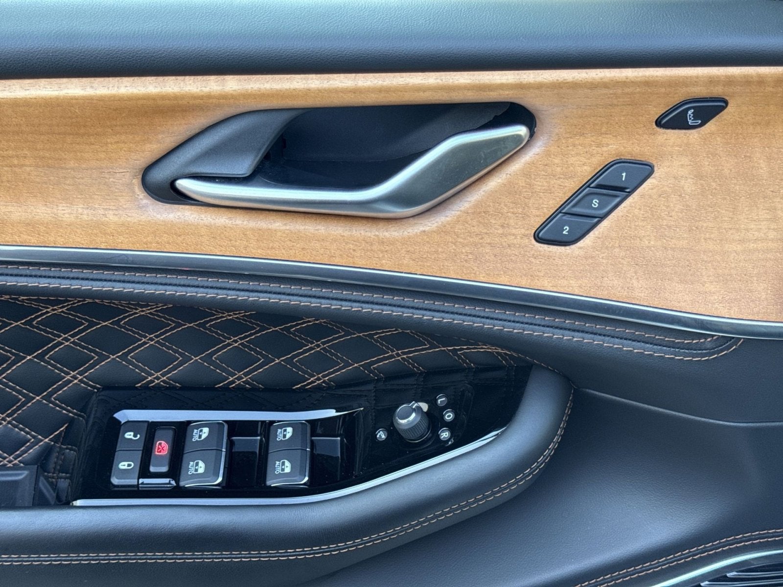 2023 Jeep Grand Cherokee Summit