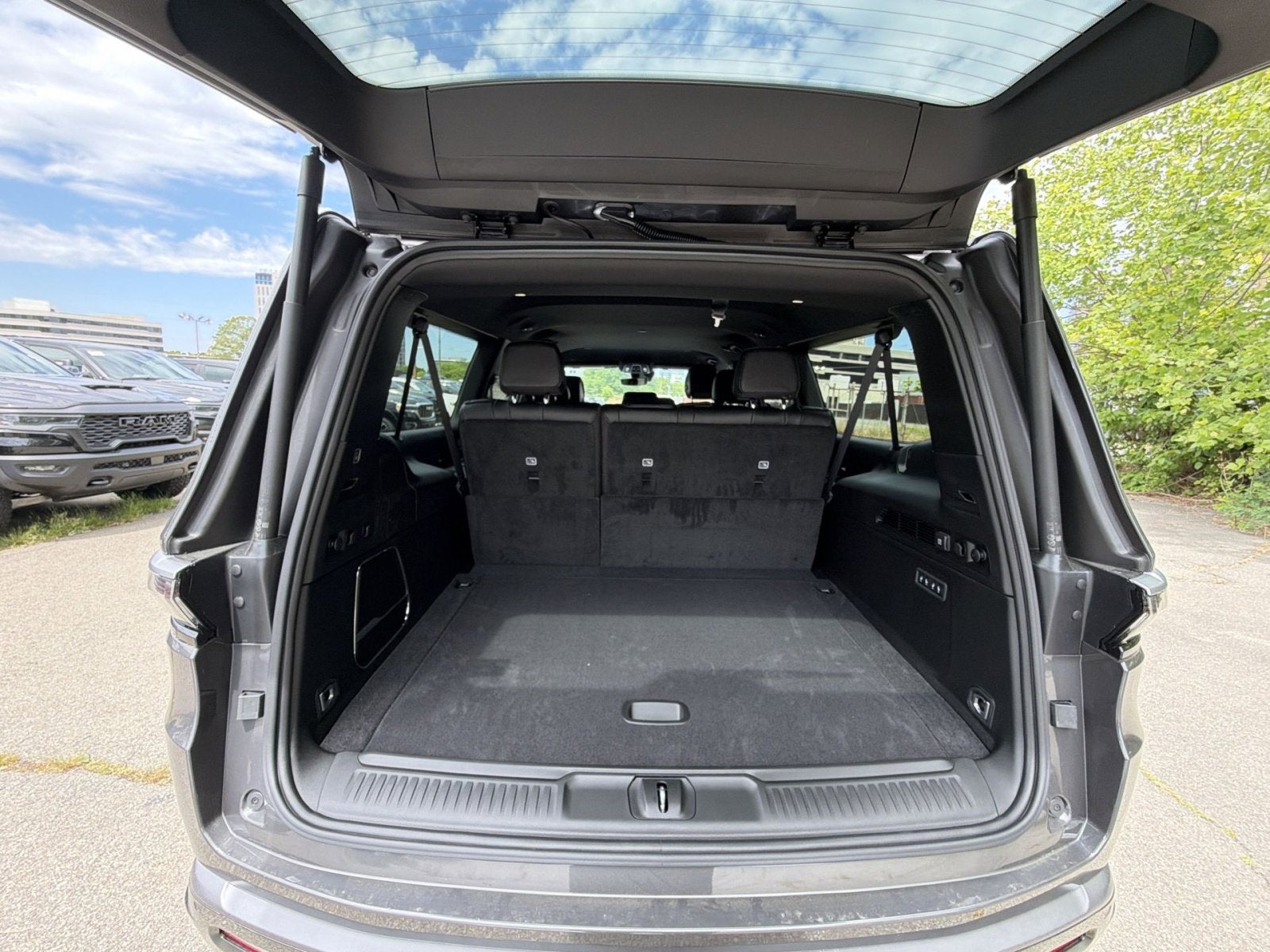 2026 Jeep Grand Wagoneer L 4x4