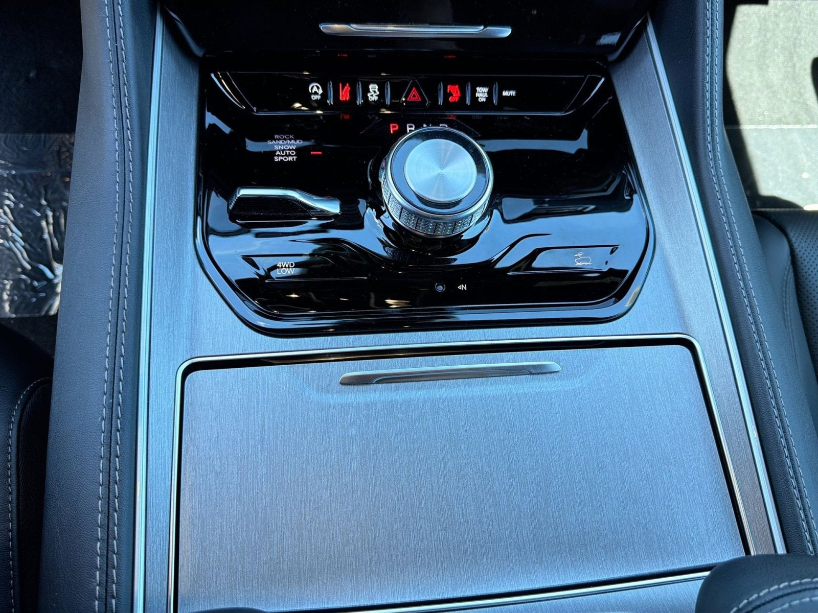 2026 Jeep Grand Wagoneer L 4x4