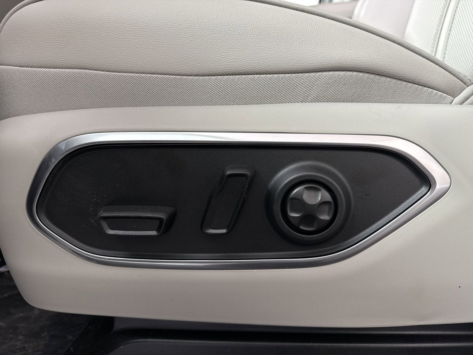 2026 Jeep Grand Wagoneer L 4x4