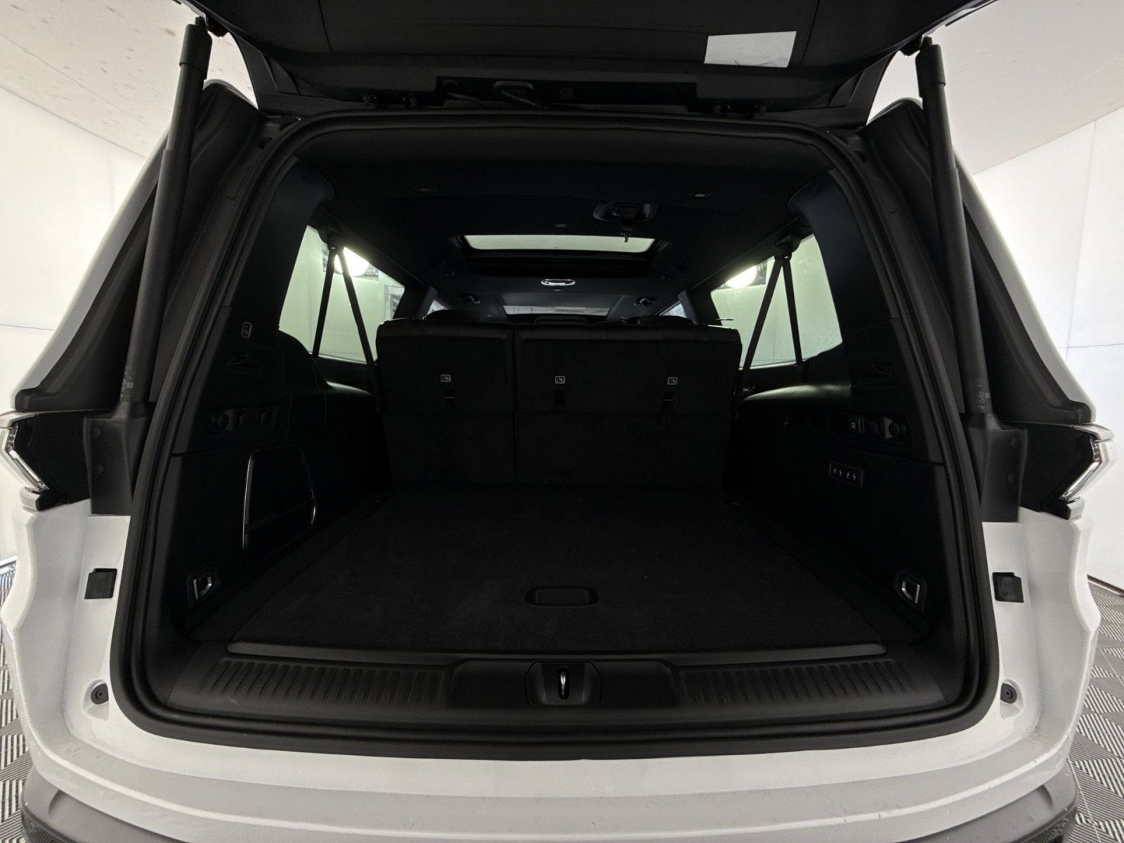 2026 Jeep Grand Wagoneer L 4x4