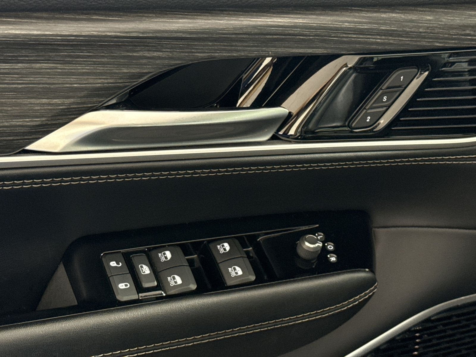 2023 Jeep Wagoneer L Series III
