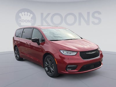 2026 Chrysler Pacifica Select