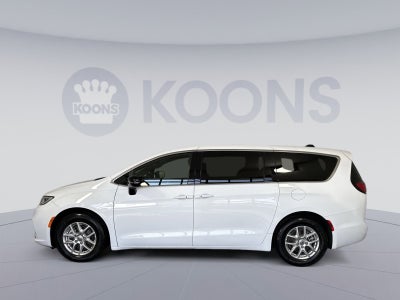 2025 Chrysler Pacifica Select