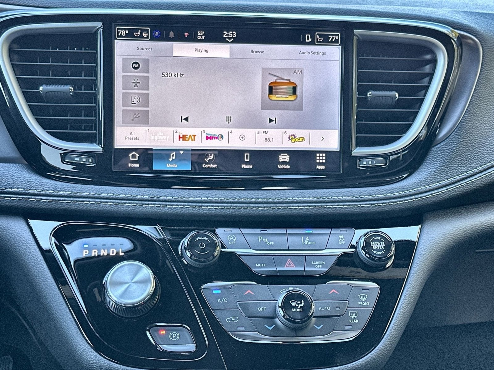 2026 Chrysler Pacifica Select