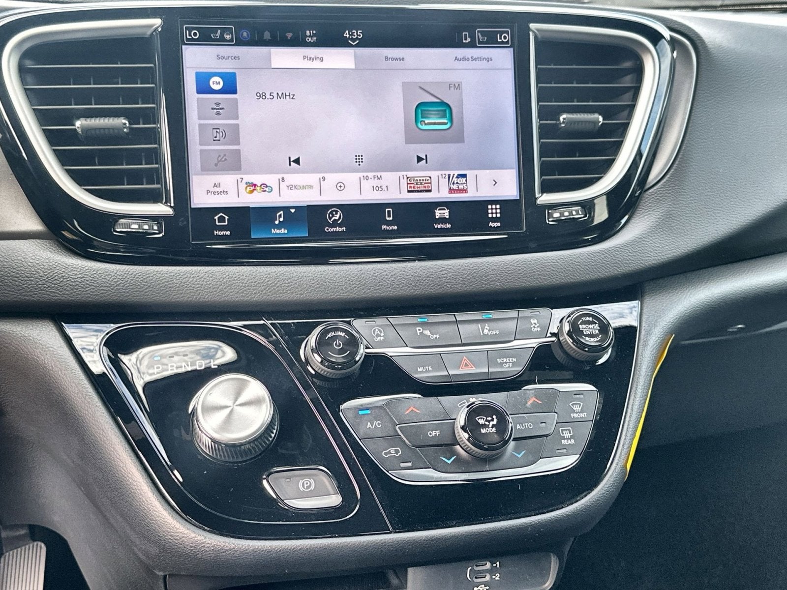 2026 Chrysler Voyager LX