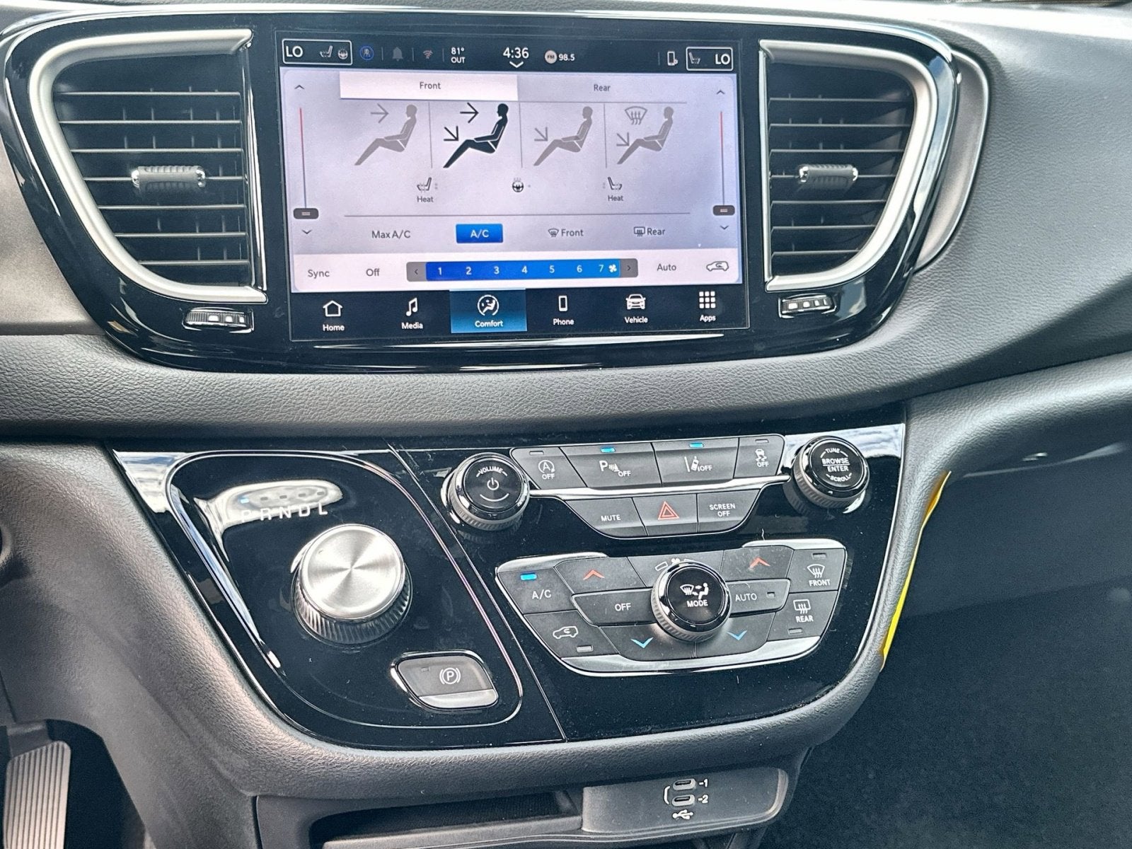 2026 Chrysler Voyager LX