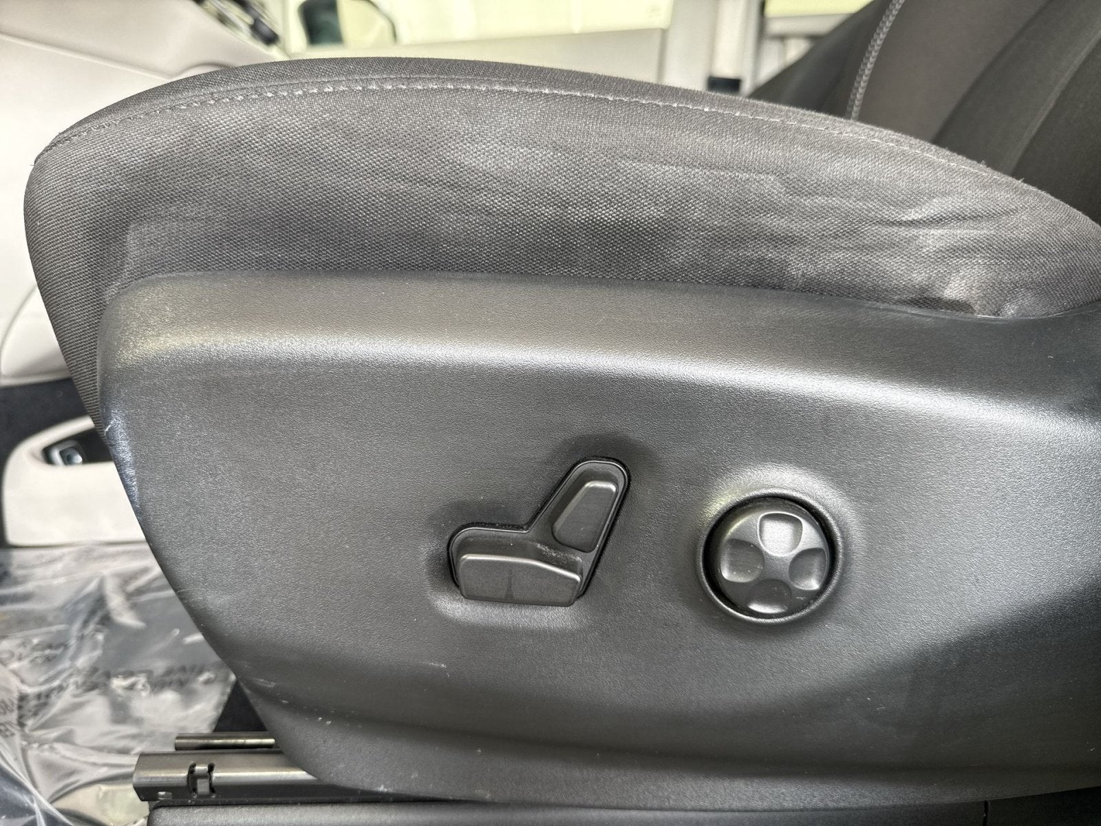 2024 Chrysler Voyager LX
