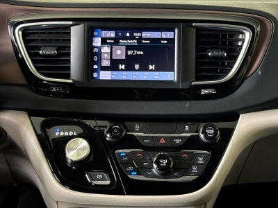 2024 Chrysler Voyager LX