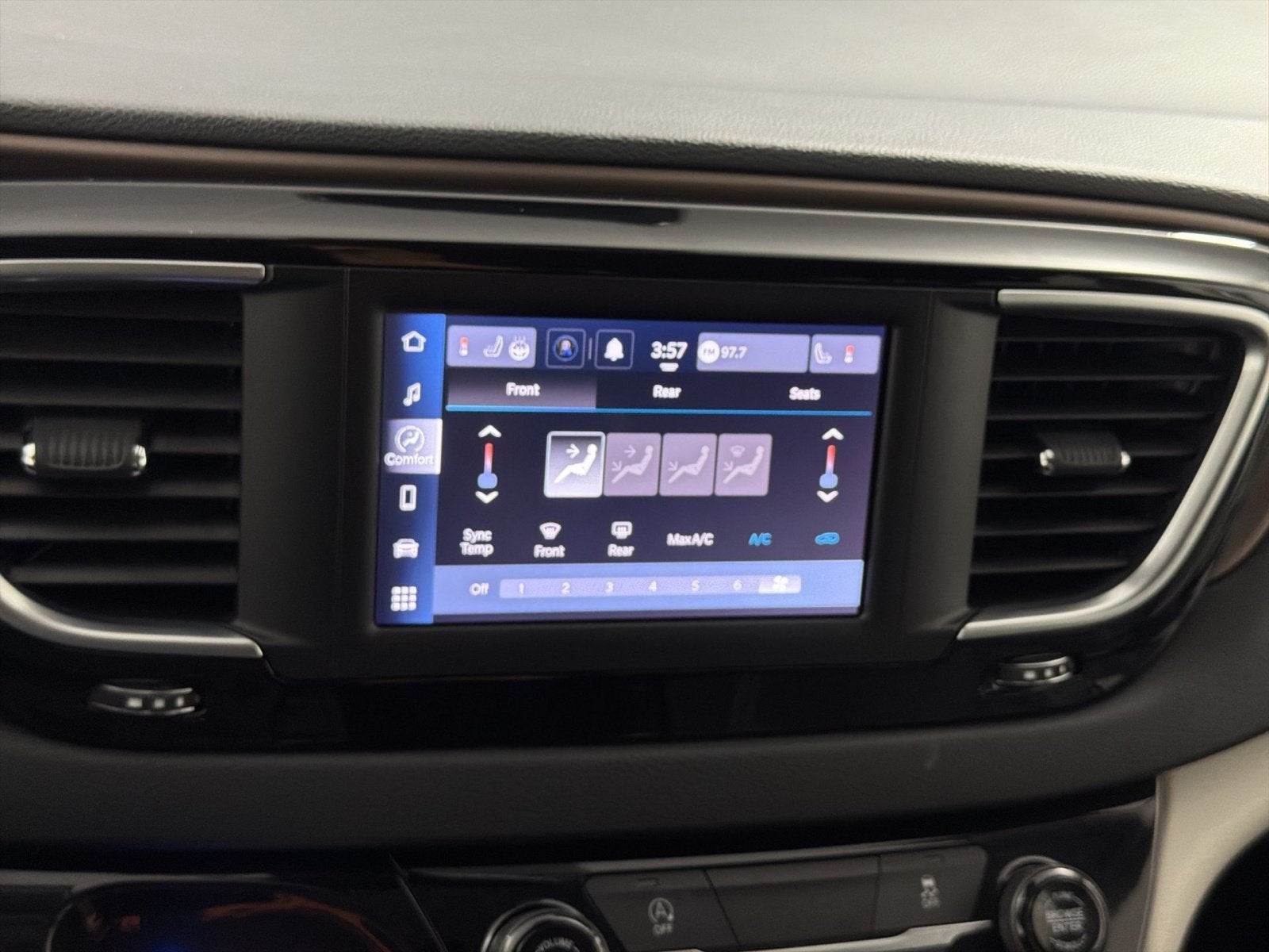 2024 Chrysler Voyager LX