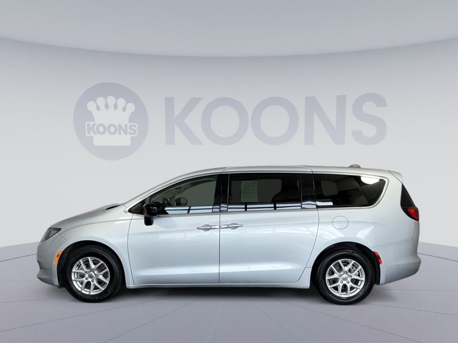 2024 Chrysler Voyager LX