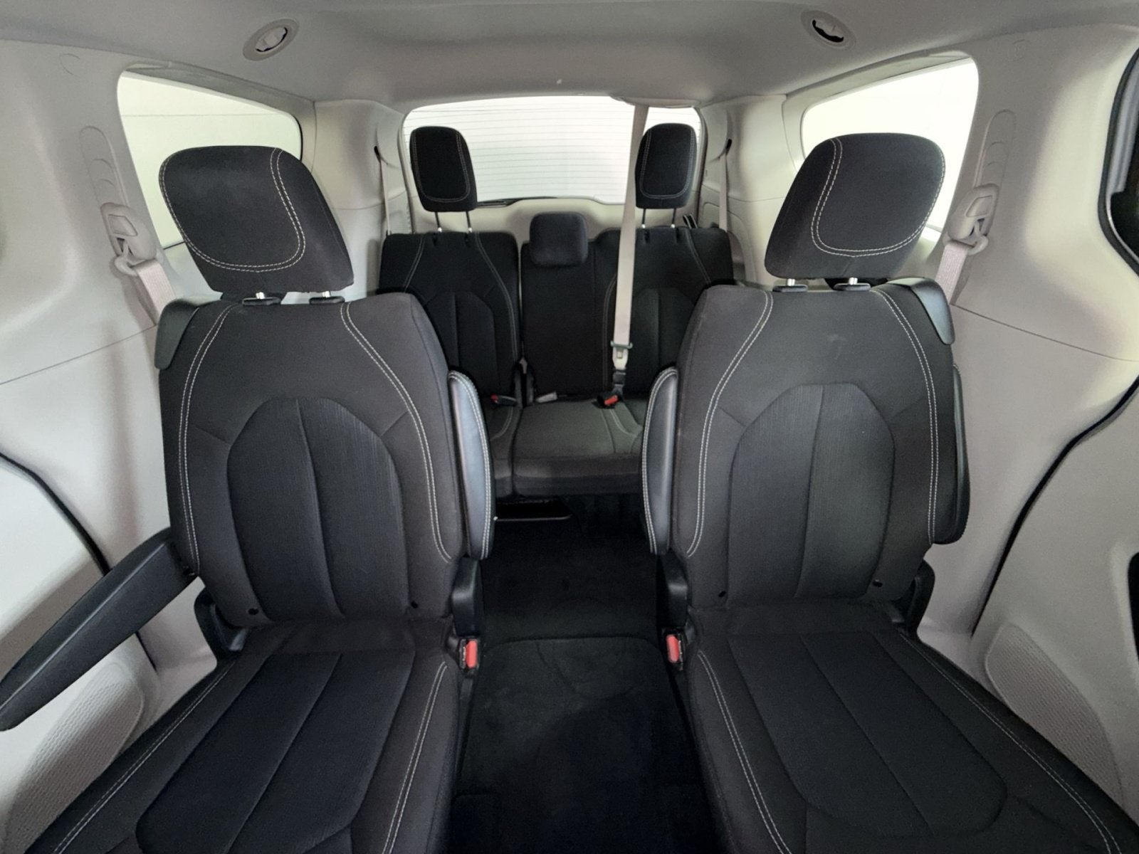 2024 Chrysler Voyager LX