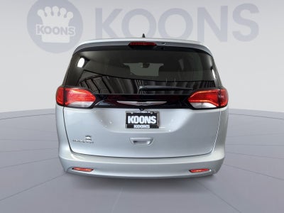 2024 Chrysler Voyager LX