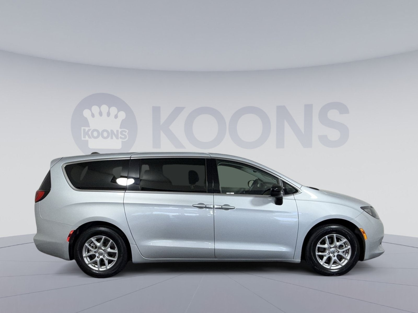 2024 Chrysler Voyager LX