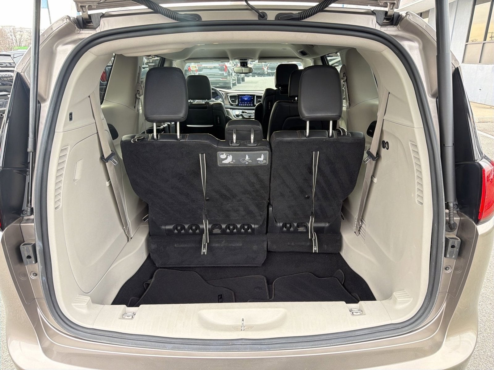 2017 Chrysler Pacifica Touring L Plus