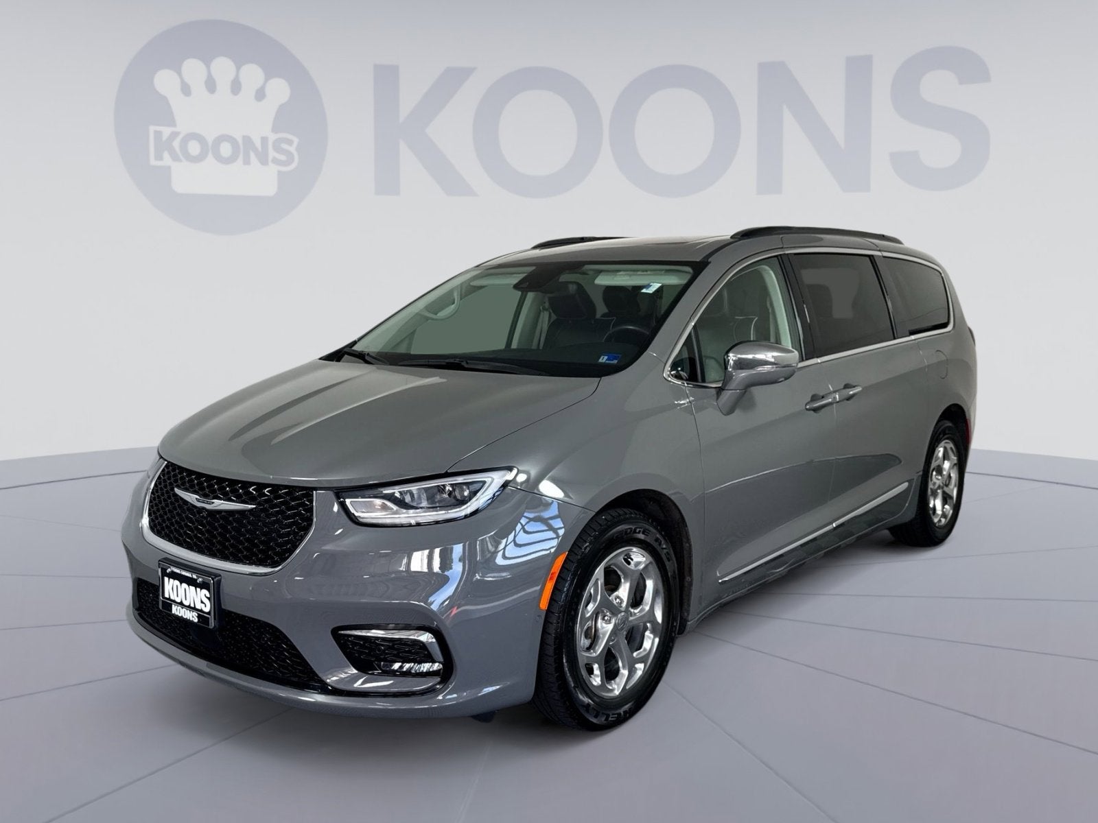 2022 Chrysler Pacifica Limited's photo