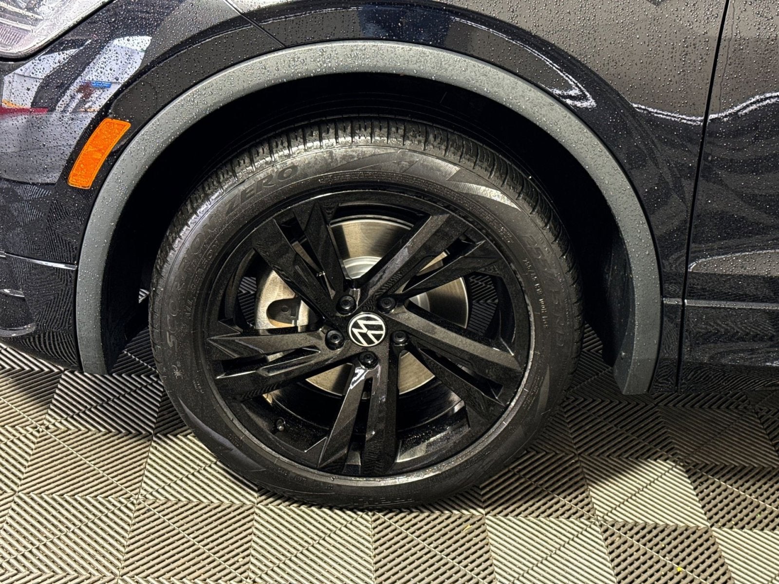 2023 Volkswagen Tiguan 2.0T SE R-Line Black