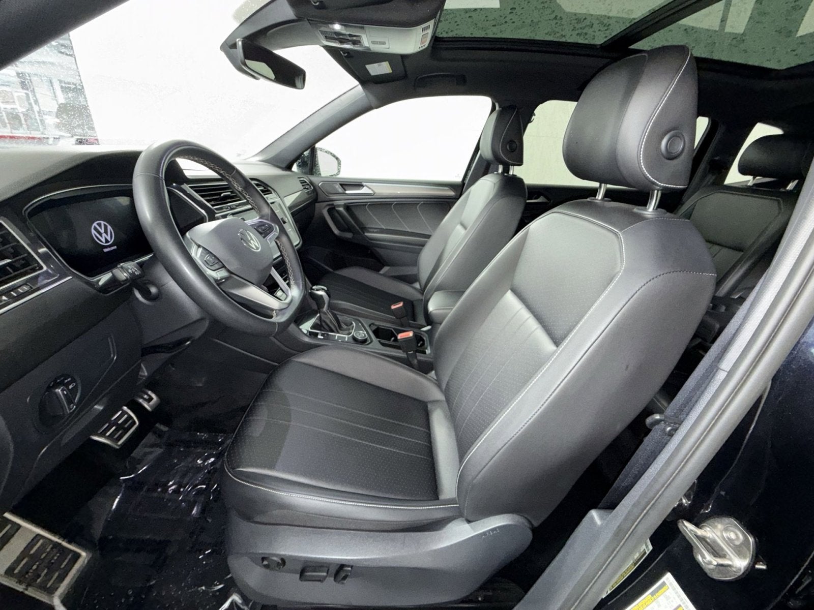 2023 Volkswagen Tiguan 2.0T SE R-Line Black