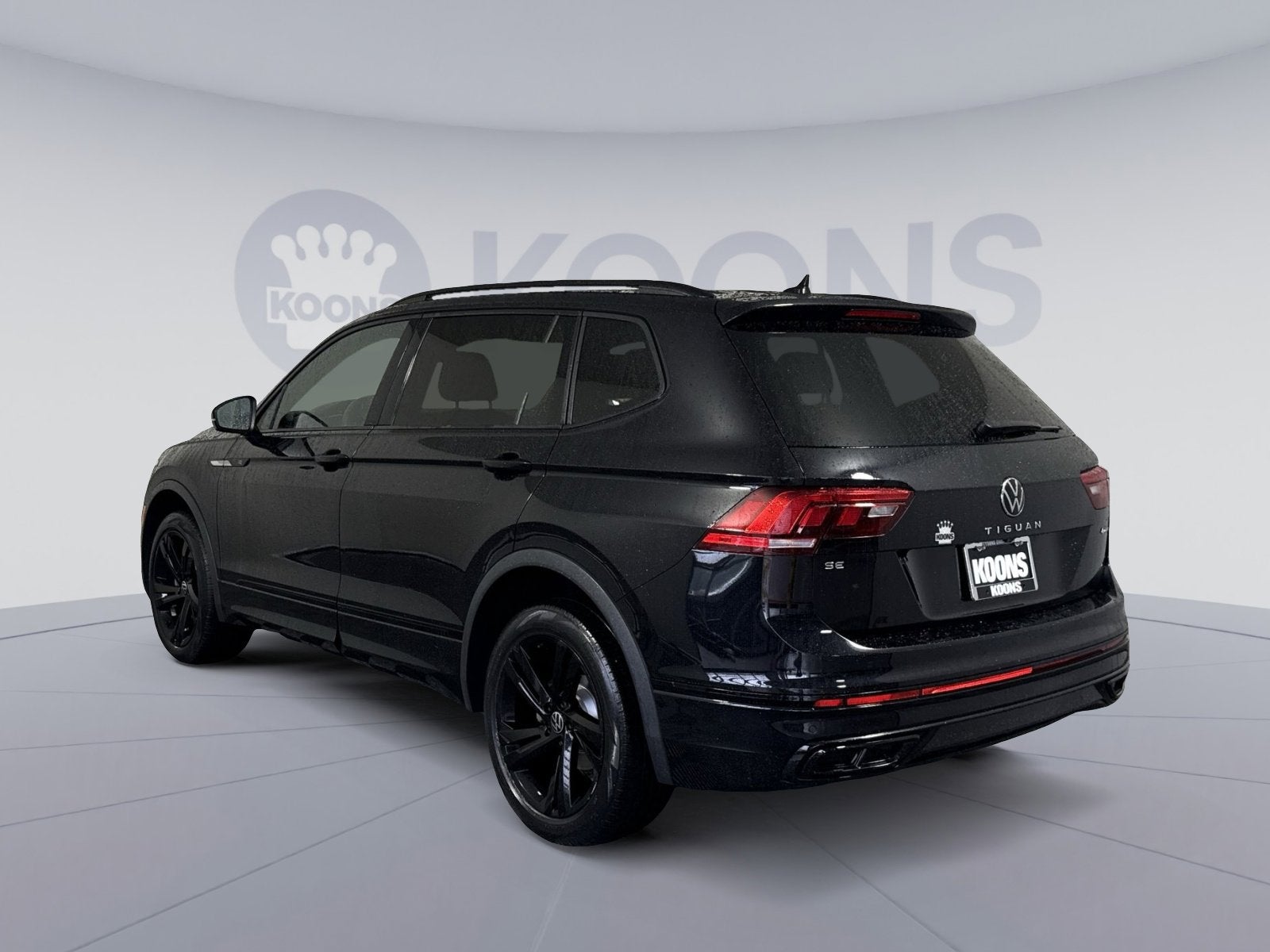 2023 Volkswagen Tiguan 2.0T SE R-Line Black