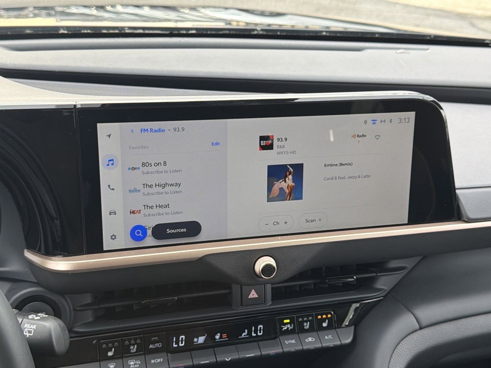 2025 Toyota Crown Signia XLE