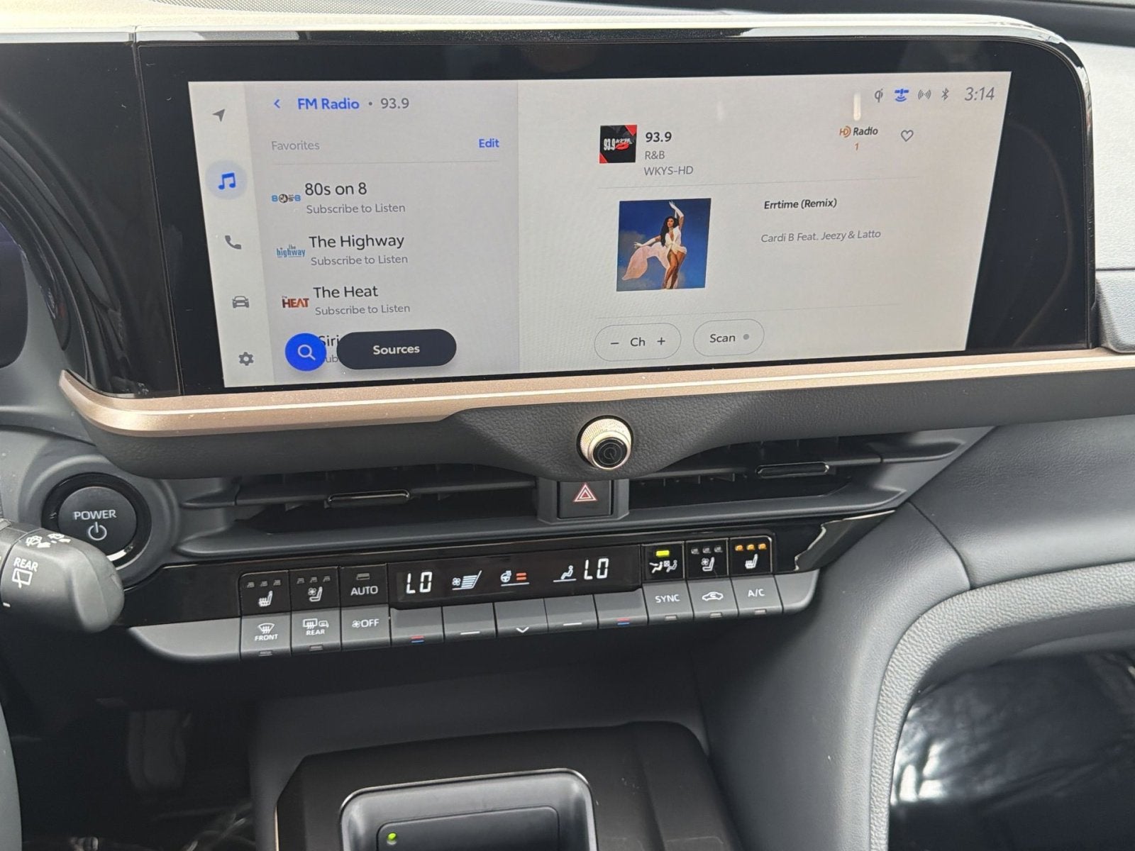 2025 Toyota Crown Signia XLE