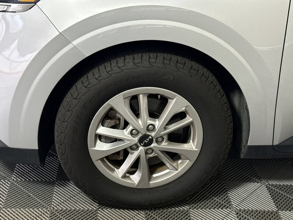 2023 Kia Carnival LX