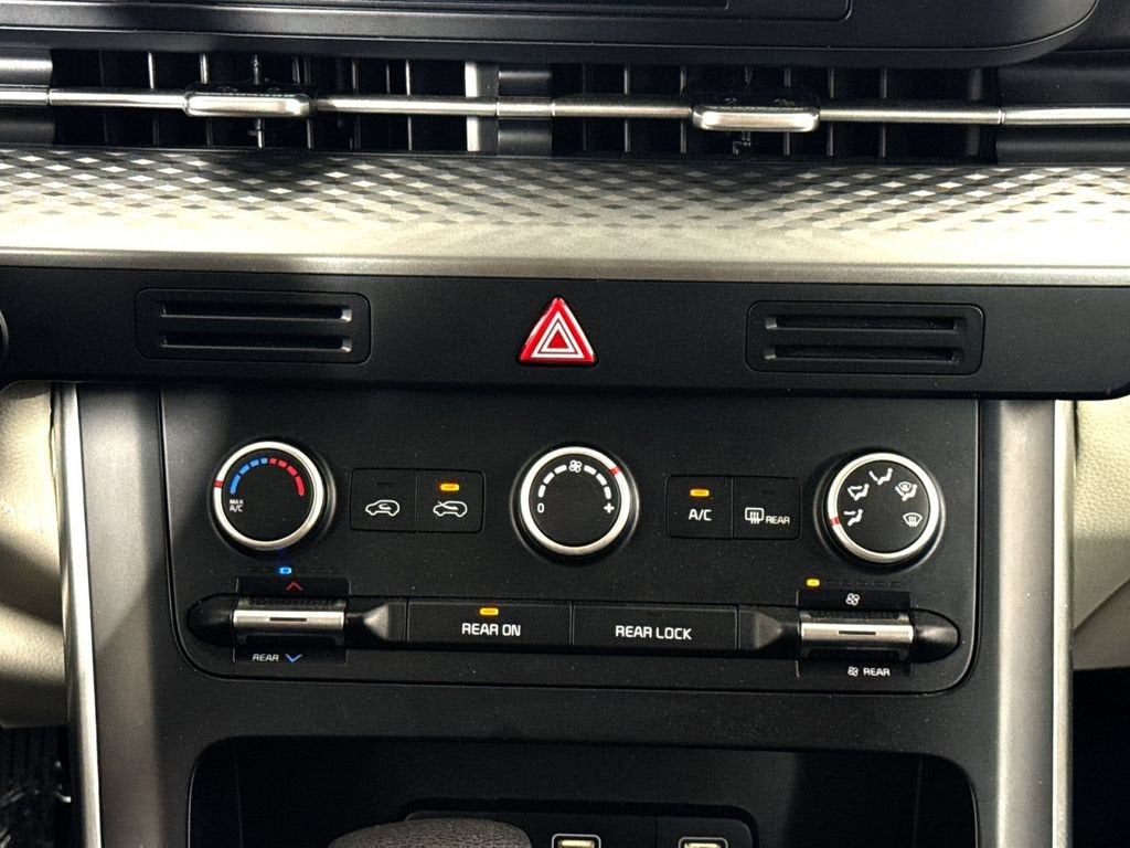 2023 Kia Carnival LX