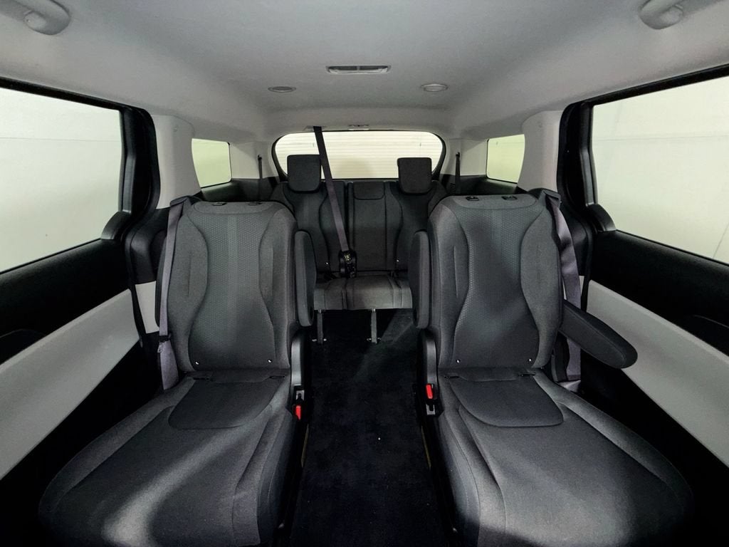 2023 Kia Carnival LX