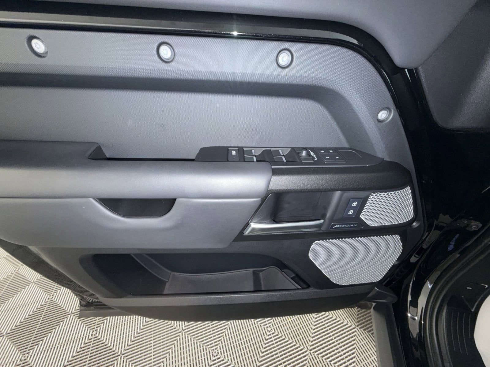 2024 Land Rover Defender 130 Outbound