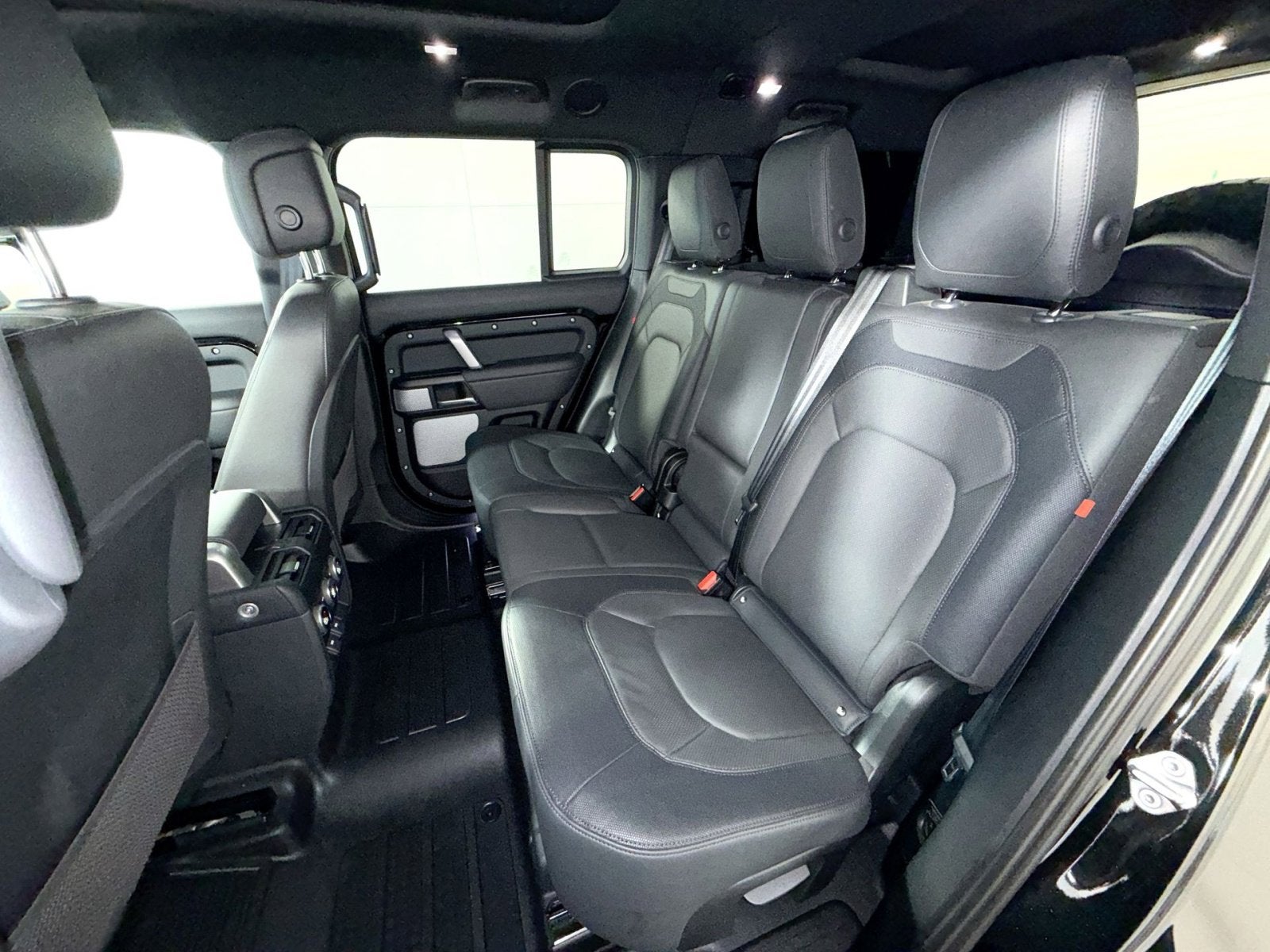 2024 Land Rover Defender 130 Outbound