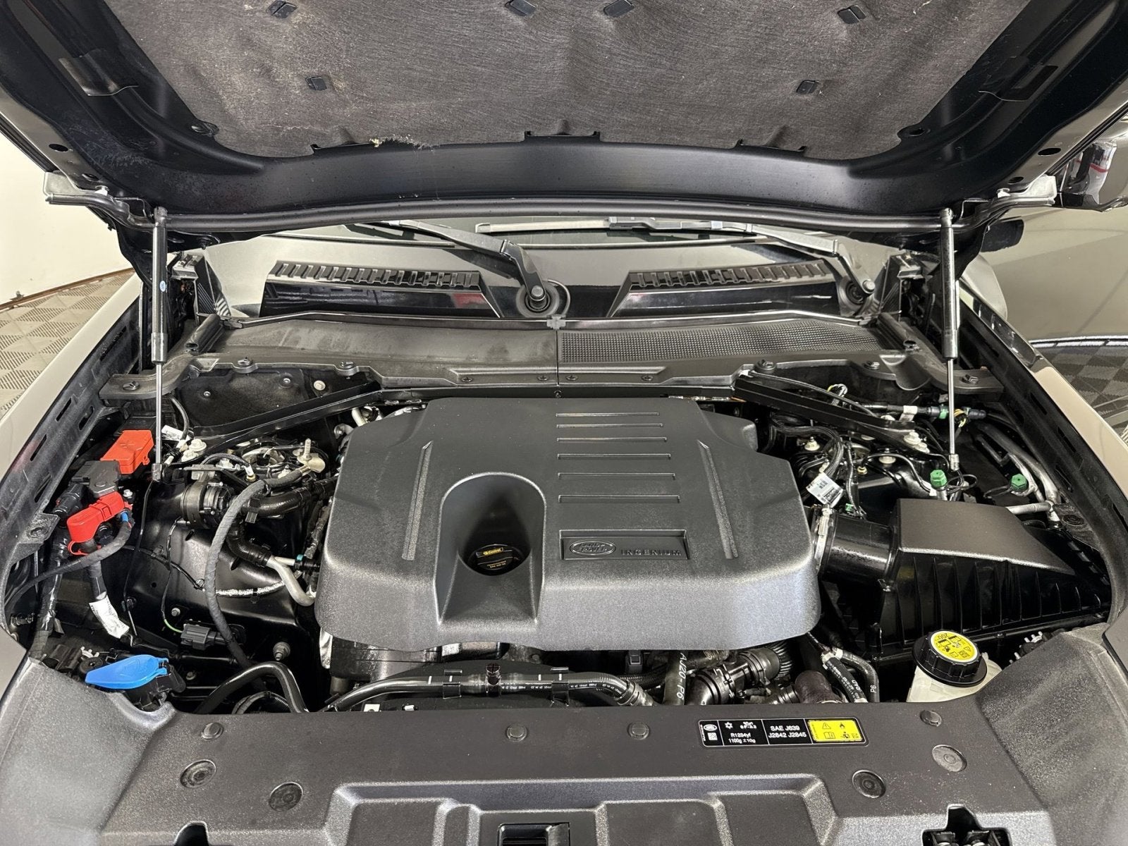 2024 Land Rover Defender 130 Outbound