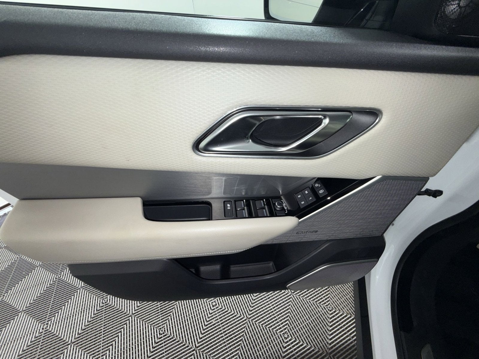 2018 Land Rover Range Rover Velar SE R-Dynamic