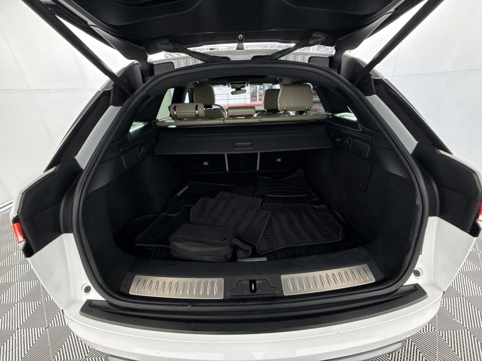 2018 Land Rover Range Rover Velar SE R-Dynamic