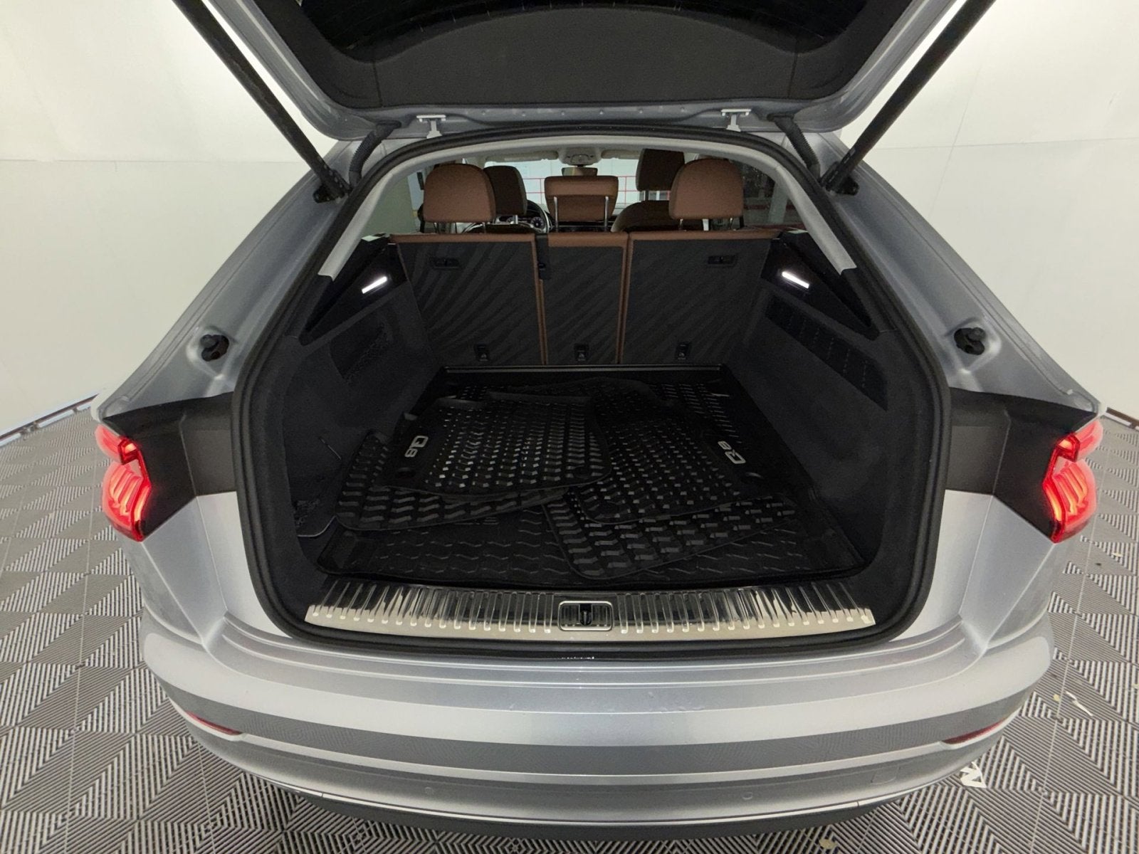 2022 Audi Q8 55 Premium