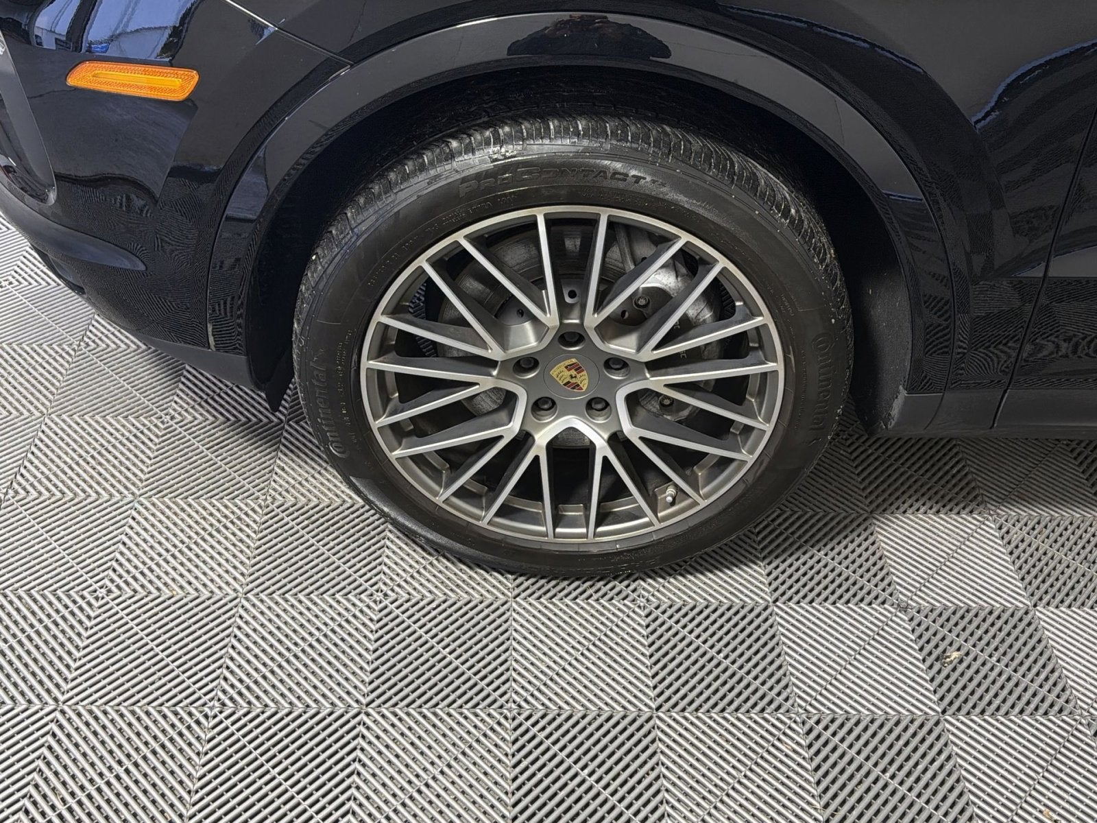 2023 Porsche Cayenne Platinum Edition