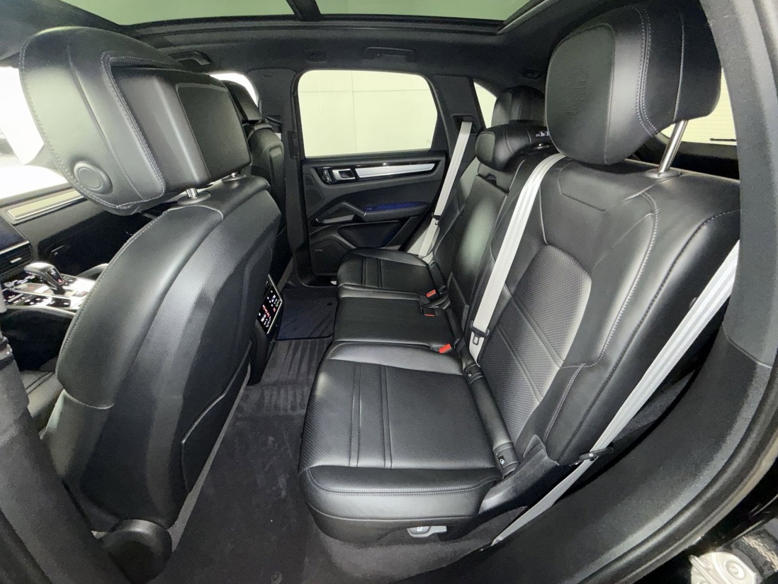 2023 Porsche Cayenne Platinum Edition