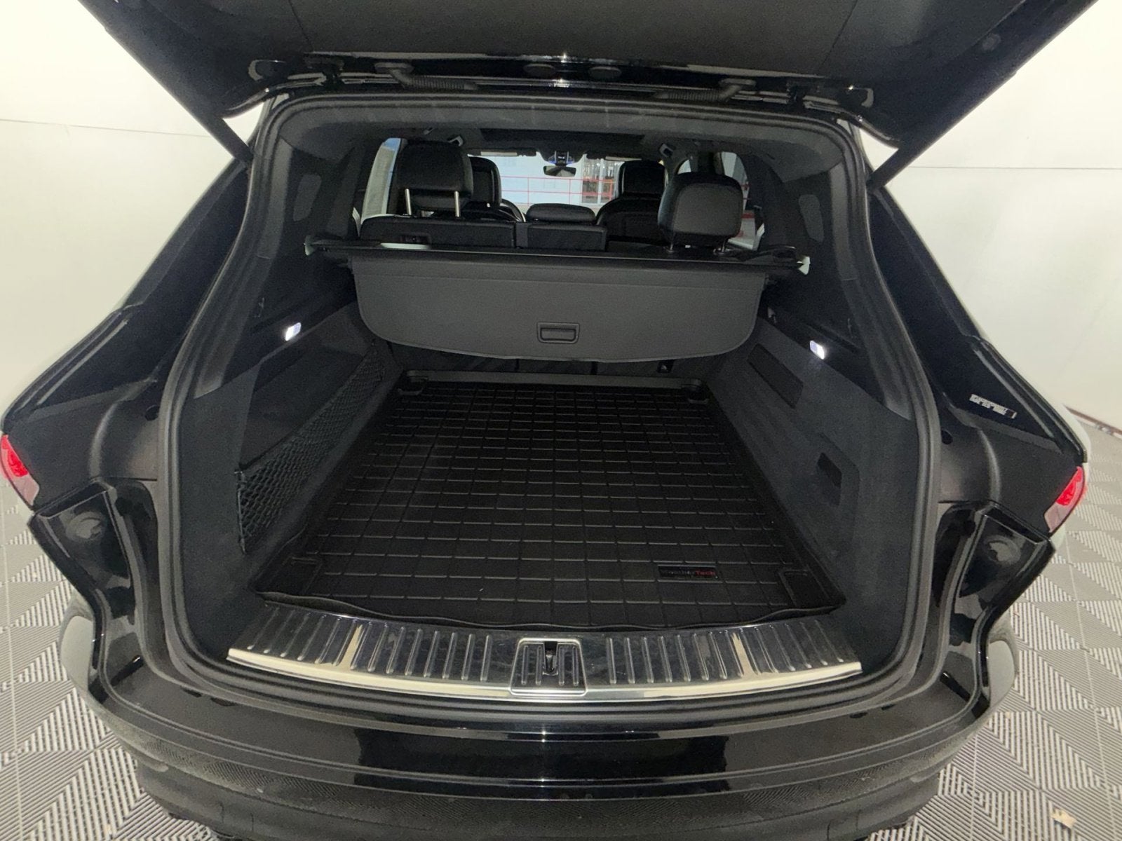 2023 Porsche Cayenne Platinum Edition