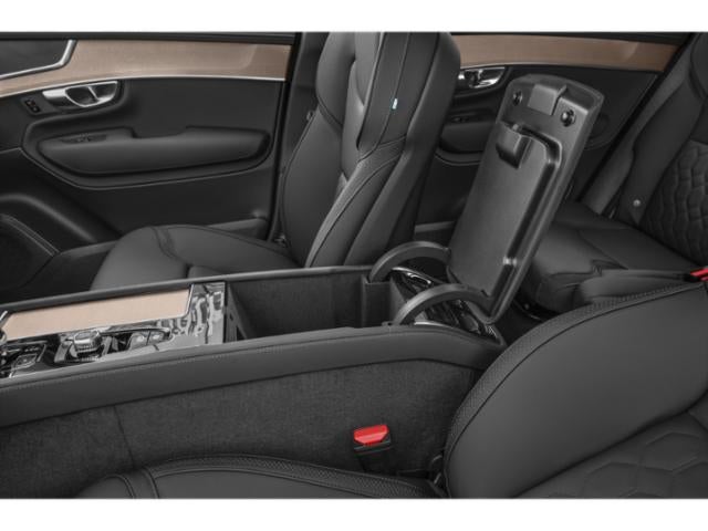 2025 Volvo XC90 B6 Core