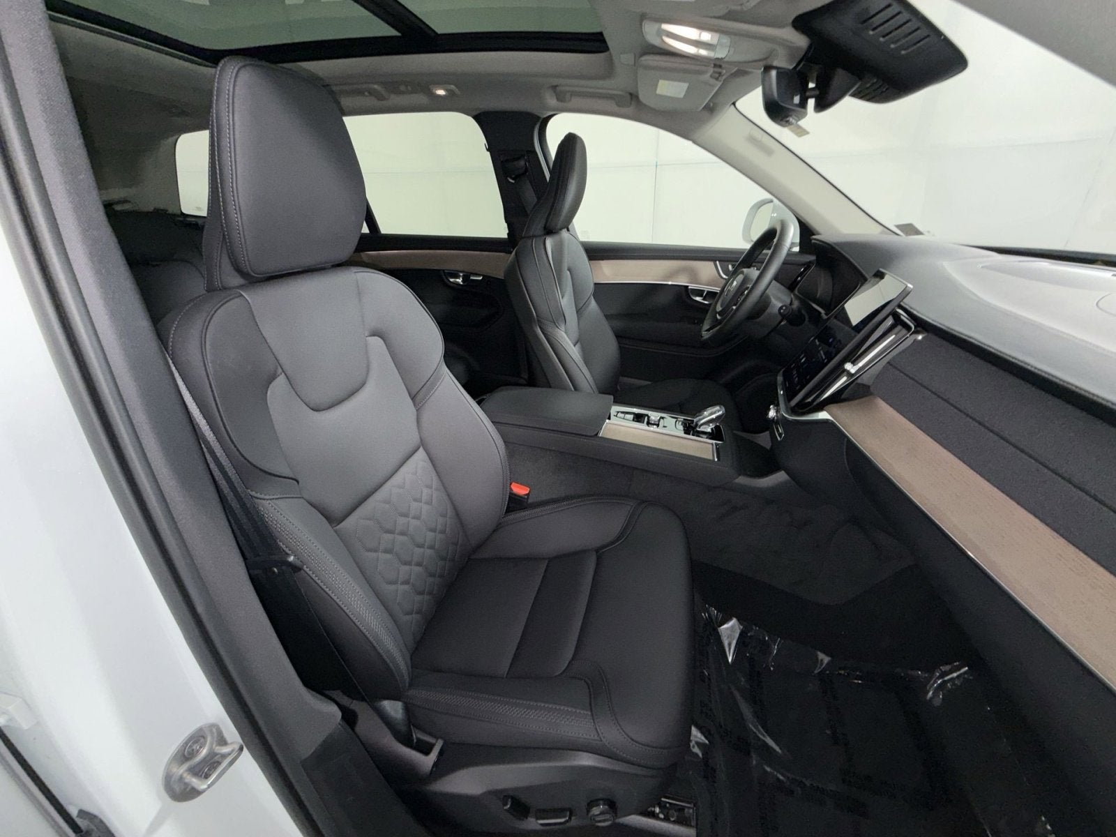 2025 Volvo XC90 B6 Core