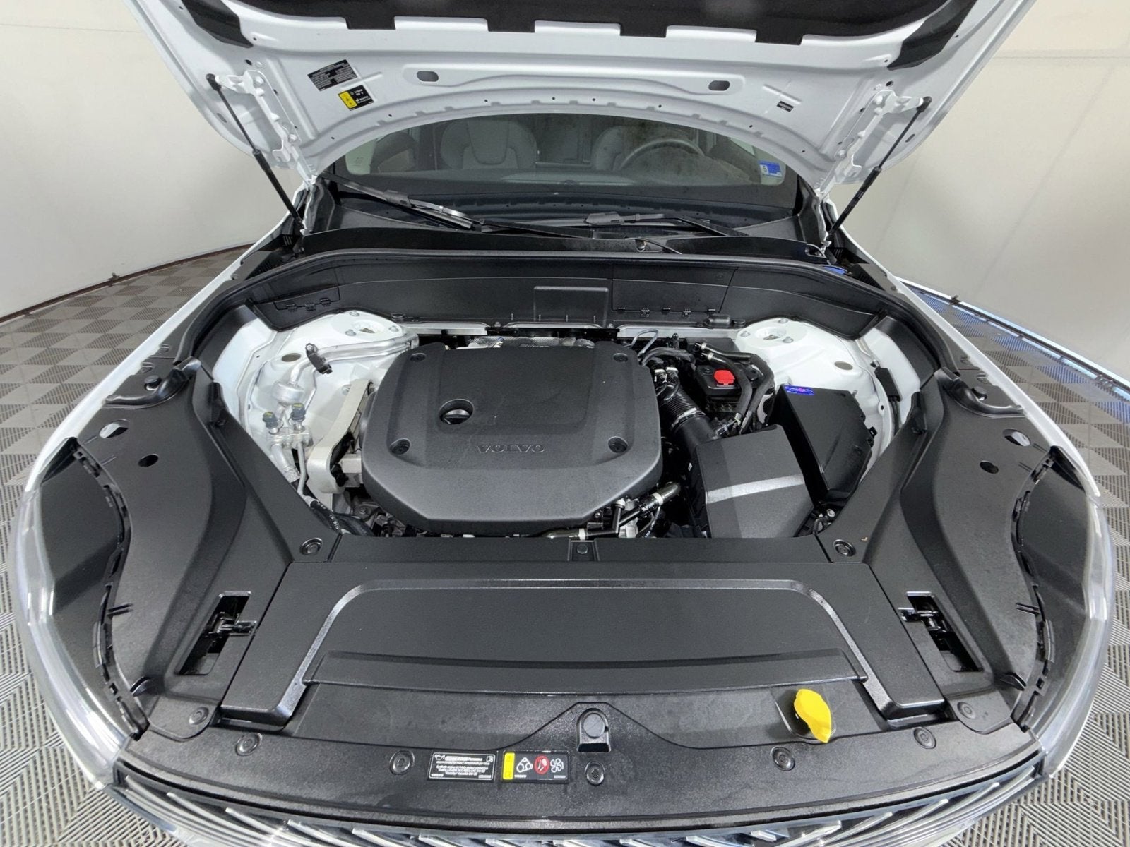 2025 Volvo XC90 B6 Core