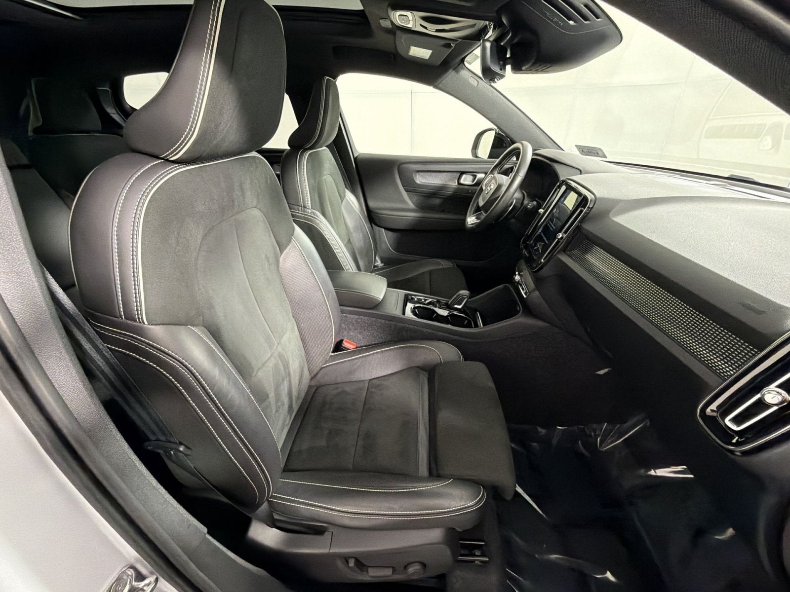 2020 Volvo XC40 R-Design