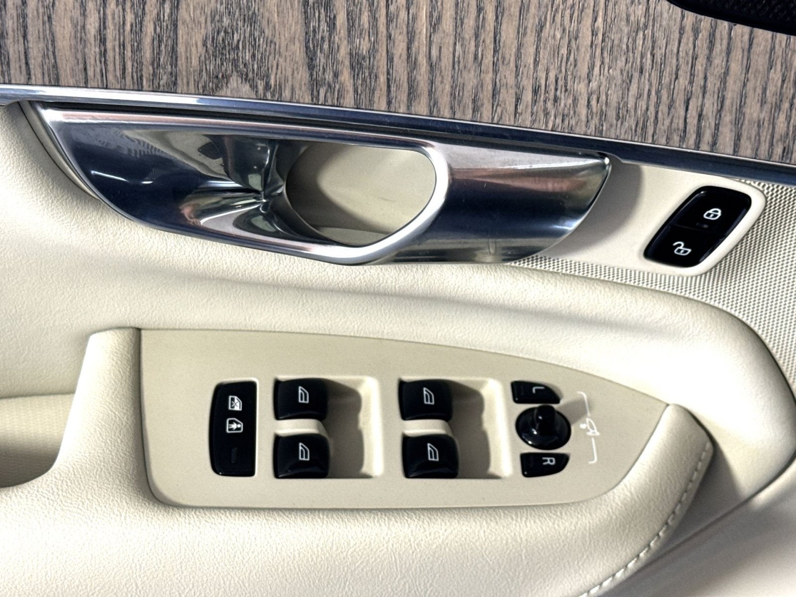 2023 Volvo XC90 Recharge Plug-In Hybrid Ultimate