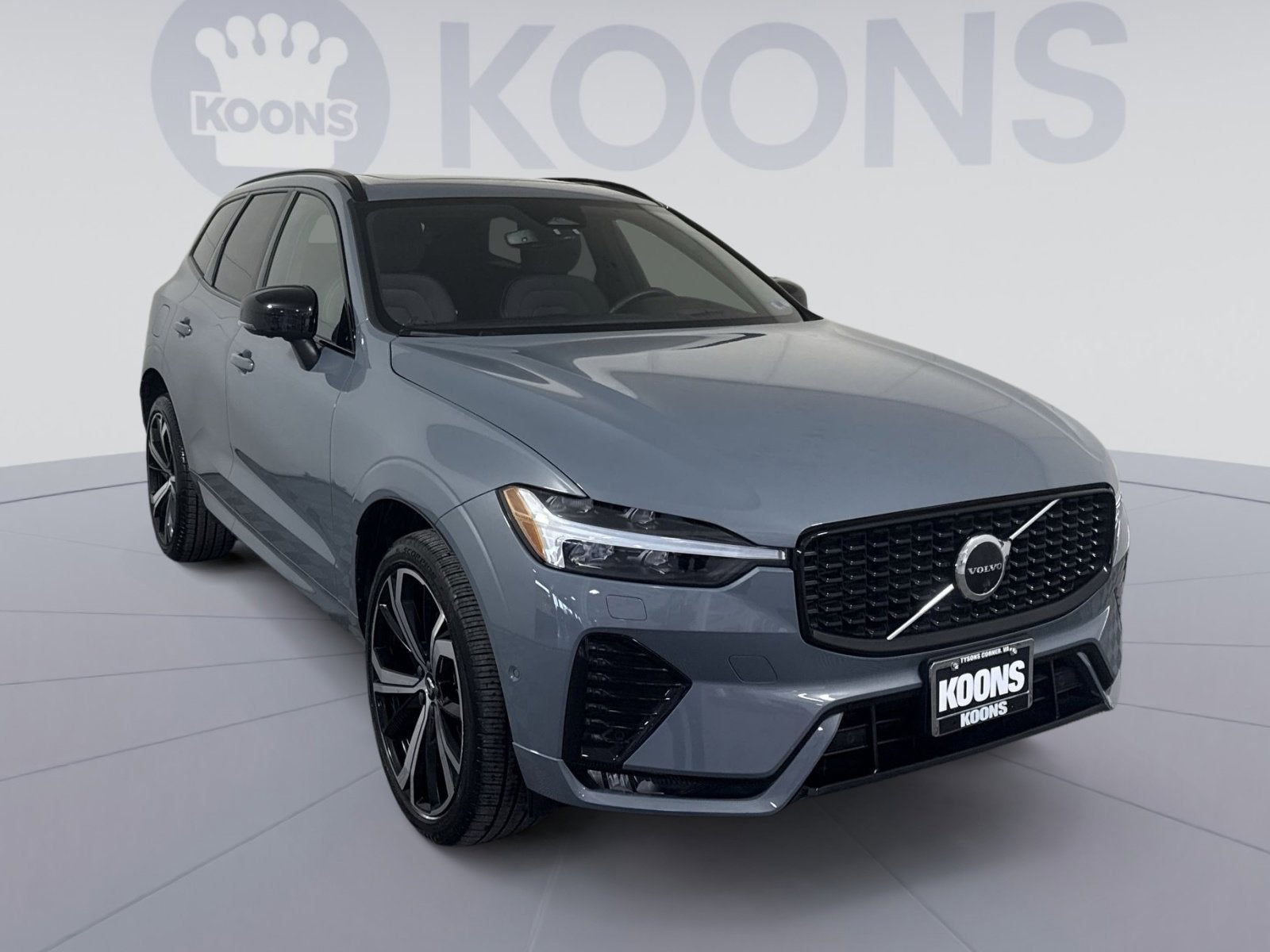 2023 Volvo XC60 B5 Ultimate Dark Theme
