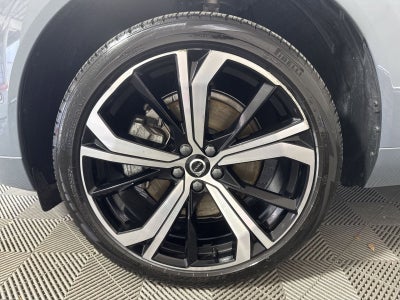 2023 Volvo XC60 B5 Ultimate Dark Theme