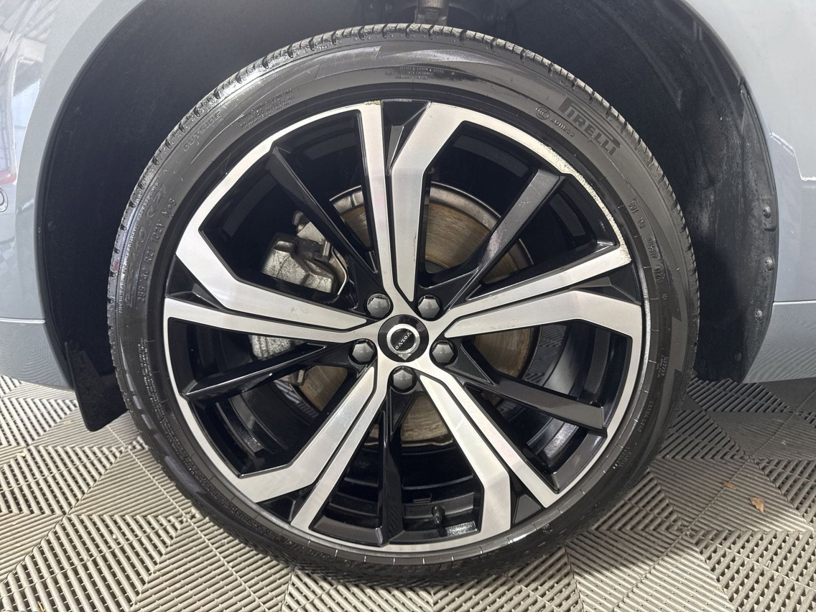 2023 Volvo XC60 B5 Ultimate Dark Theme